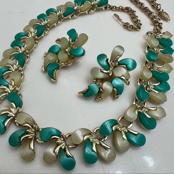 Vintage Parure: Necklace, Bracelet, Earrings Ensemble - Picture 2 of 7